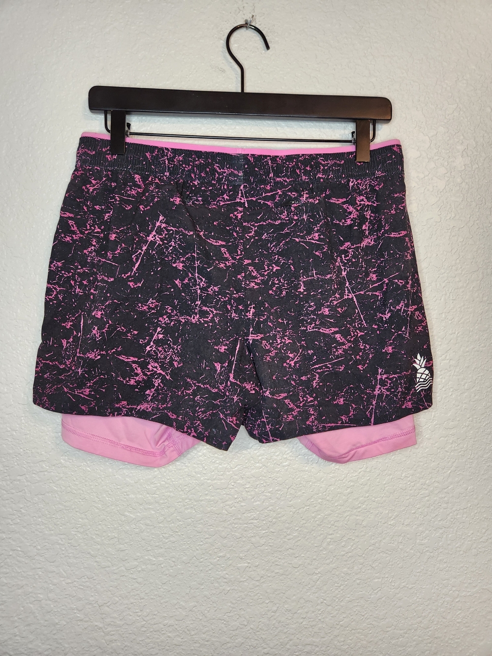 Chubbies Ultimate Training Short black and pink marble size S inseam 4